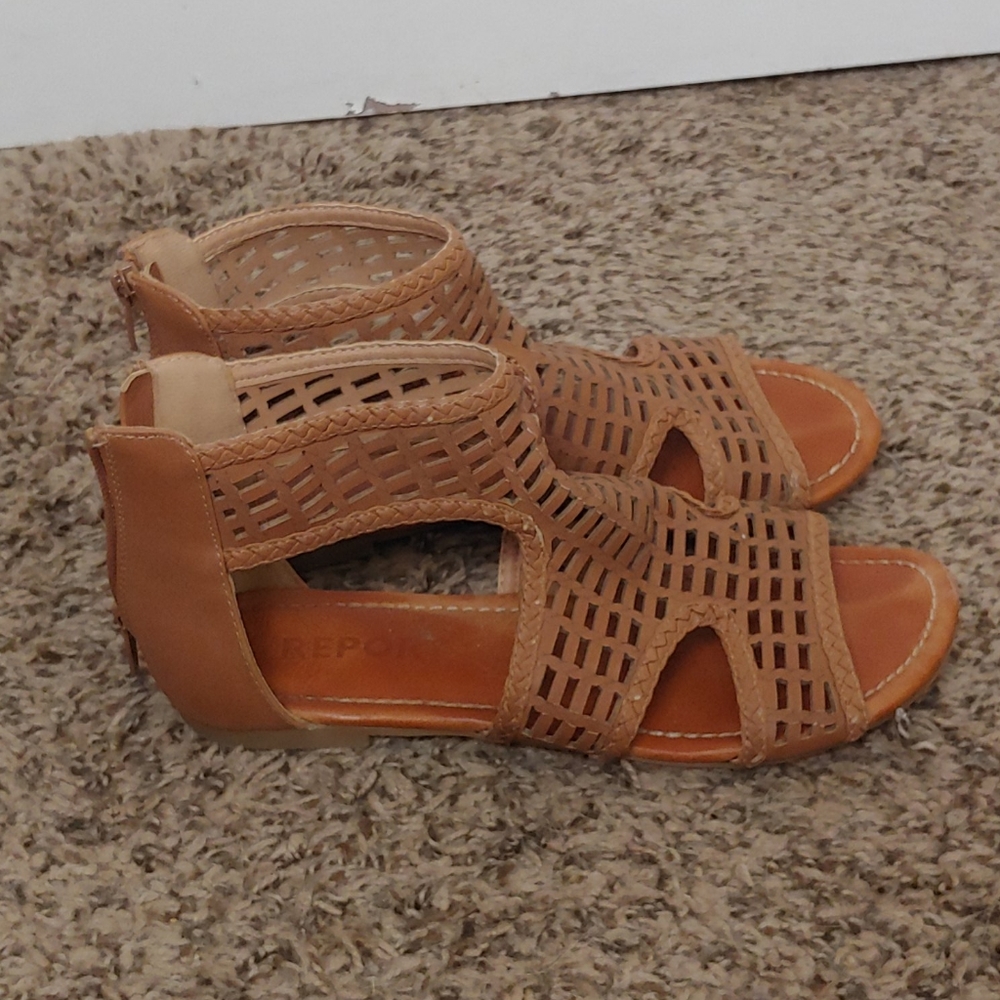 Report Gladiator Sandals